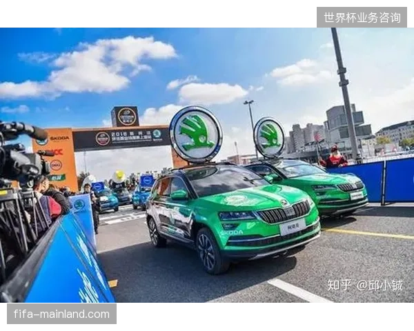 斯柯达赞助款转向支持骑行博主线路图，品牌视觉与用户原生内容深度并轨。
